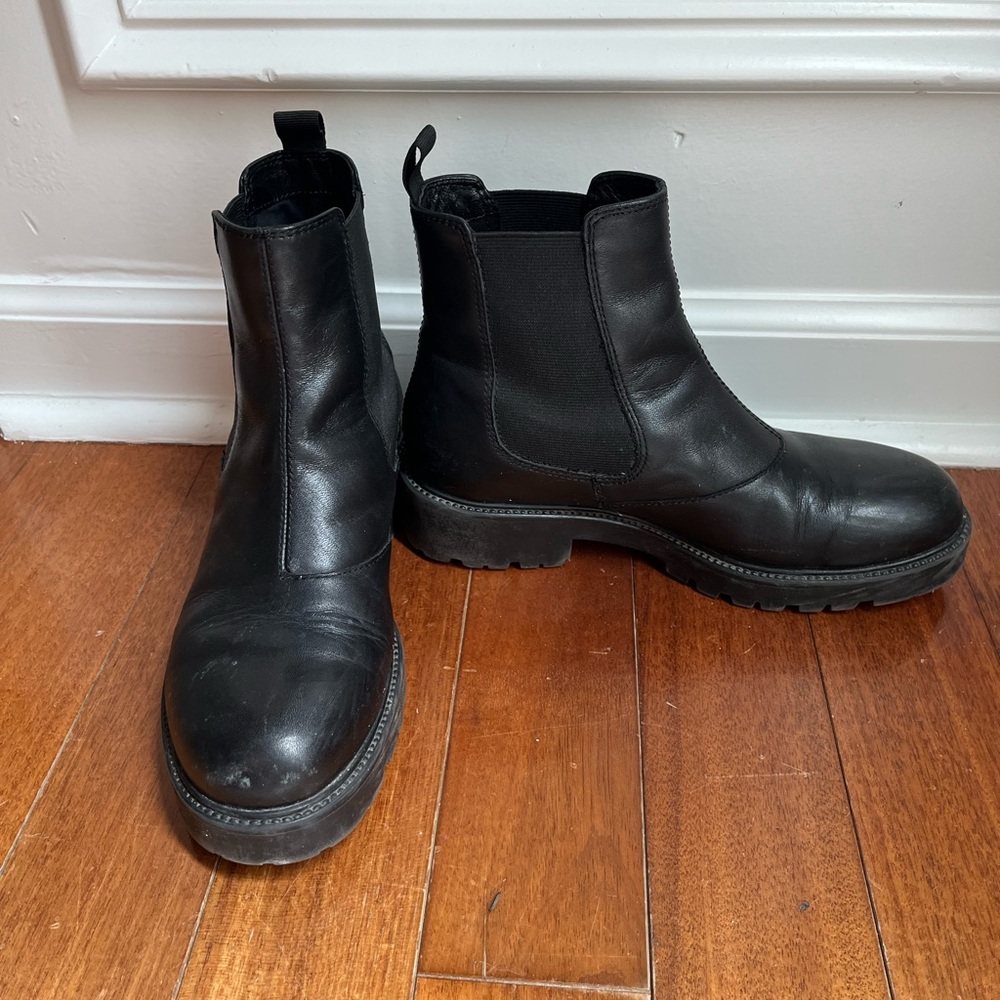Vegabond women’s leather Chelsea boots
